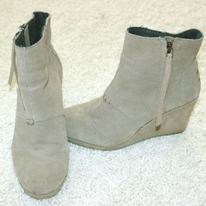 Toms Booties in Grey